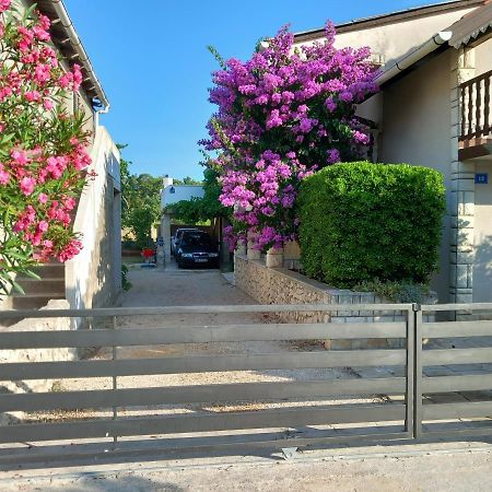 Familien Ferienhaus Vir Croatia 150M Strand Restaurant Einkaufen المظهر الخارجي الصورة
