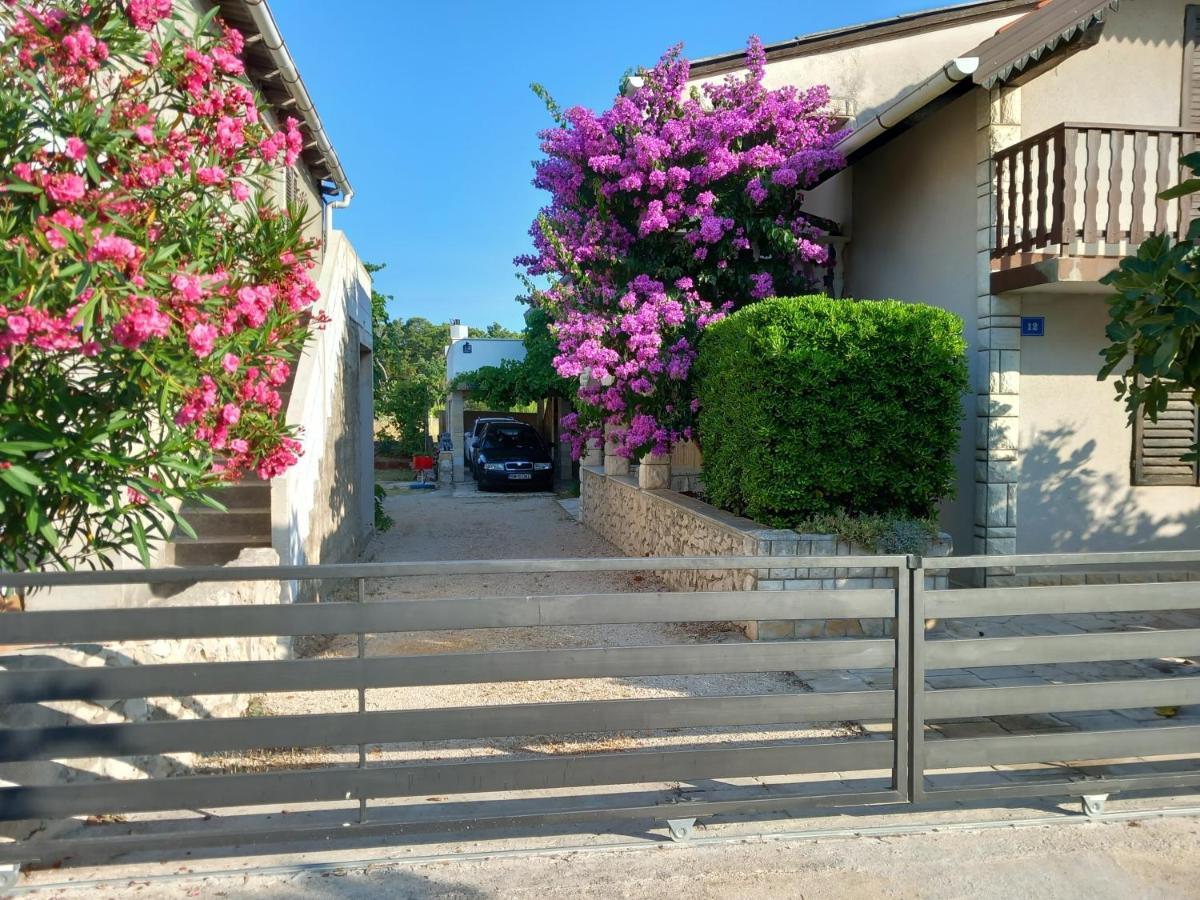 Familien Ferienhaus Vir Croatia 150M Strand Restaurant Einkaufen المظهر الخارجي الصورة